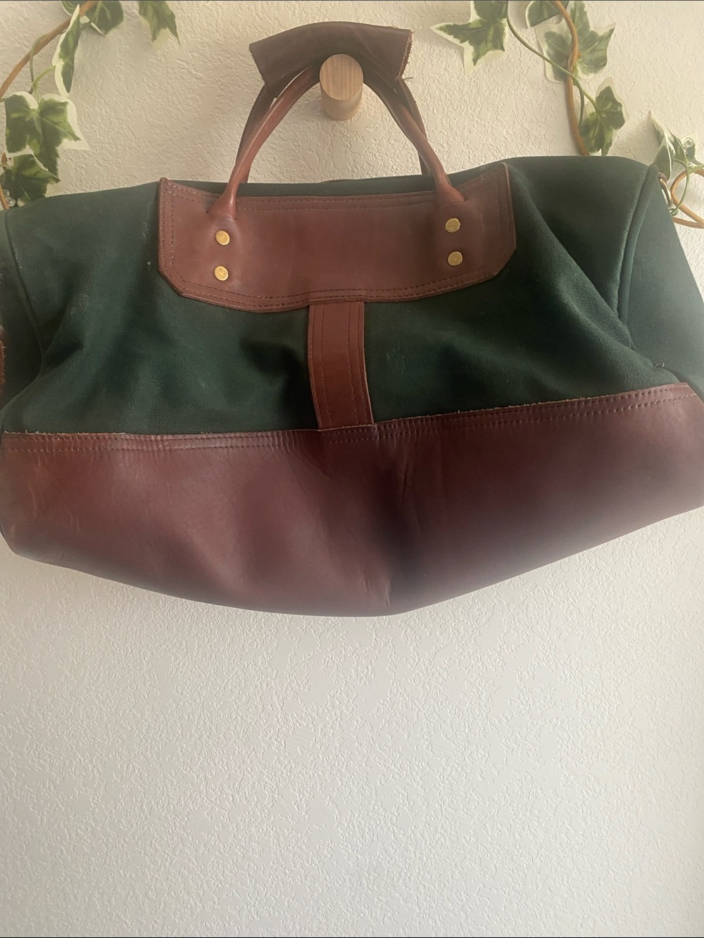Orvis Dark Green Canvas Travel Duffel with Brown Leather Trim - Picture 2 of 4